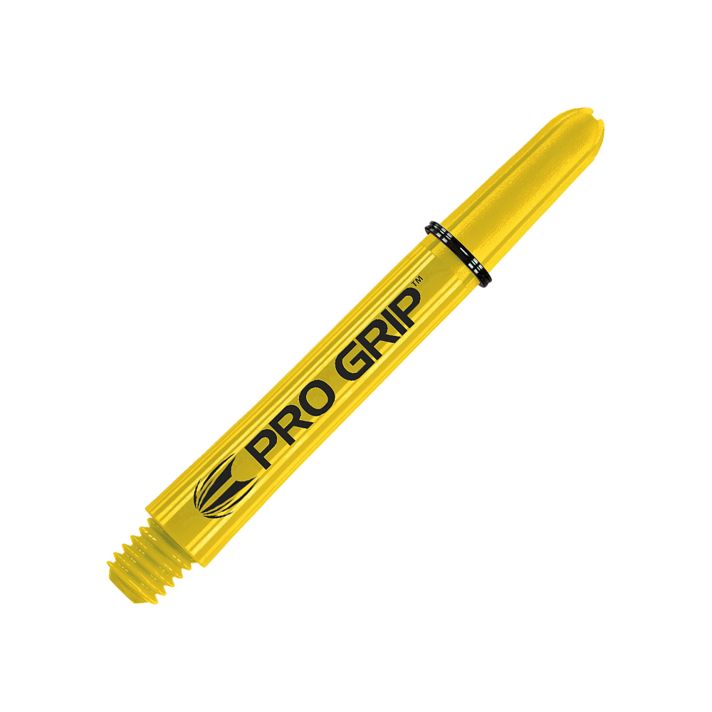 Target Pro Grip Shafts - 3 set - Giallo Das Bild zeigt einen gelben Dart-Schaft mit der Aufschrift "PRO GRIP". Der Schaft liegt schräg vor einem gelben, gestreiften Hintergrund.