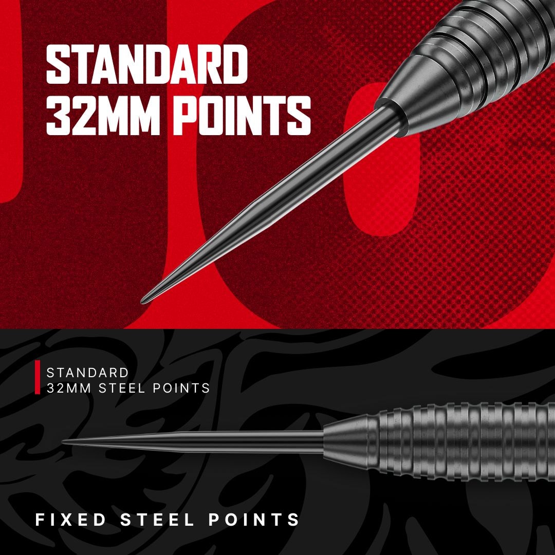 Gezeigt werden die Red Dragon Jonny Clayton Core Brass Steeldarts - 21g. Die Darts sind mit roten Flights ausgestattet.