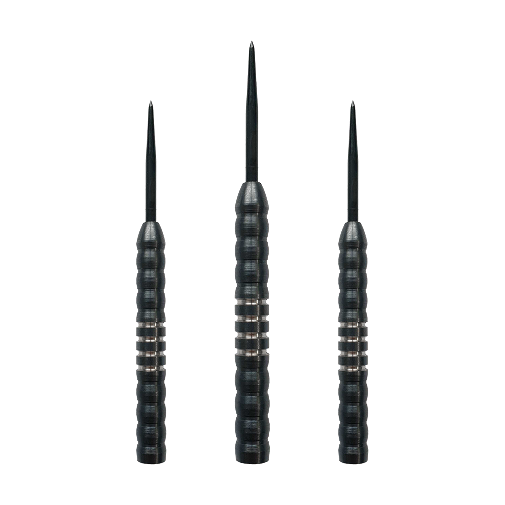 Canne per freccette in acciaio McDart Midnight V1 Das Bild zeigt drei Steeldart-Barrels des Produkts „McDart Midnight V1 Steeldart Barrels“. Die Barrels sind schwarz mit silbernen Rillen und haben eine gerillte Oberfläche für besseren Halt.
