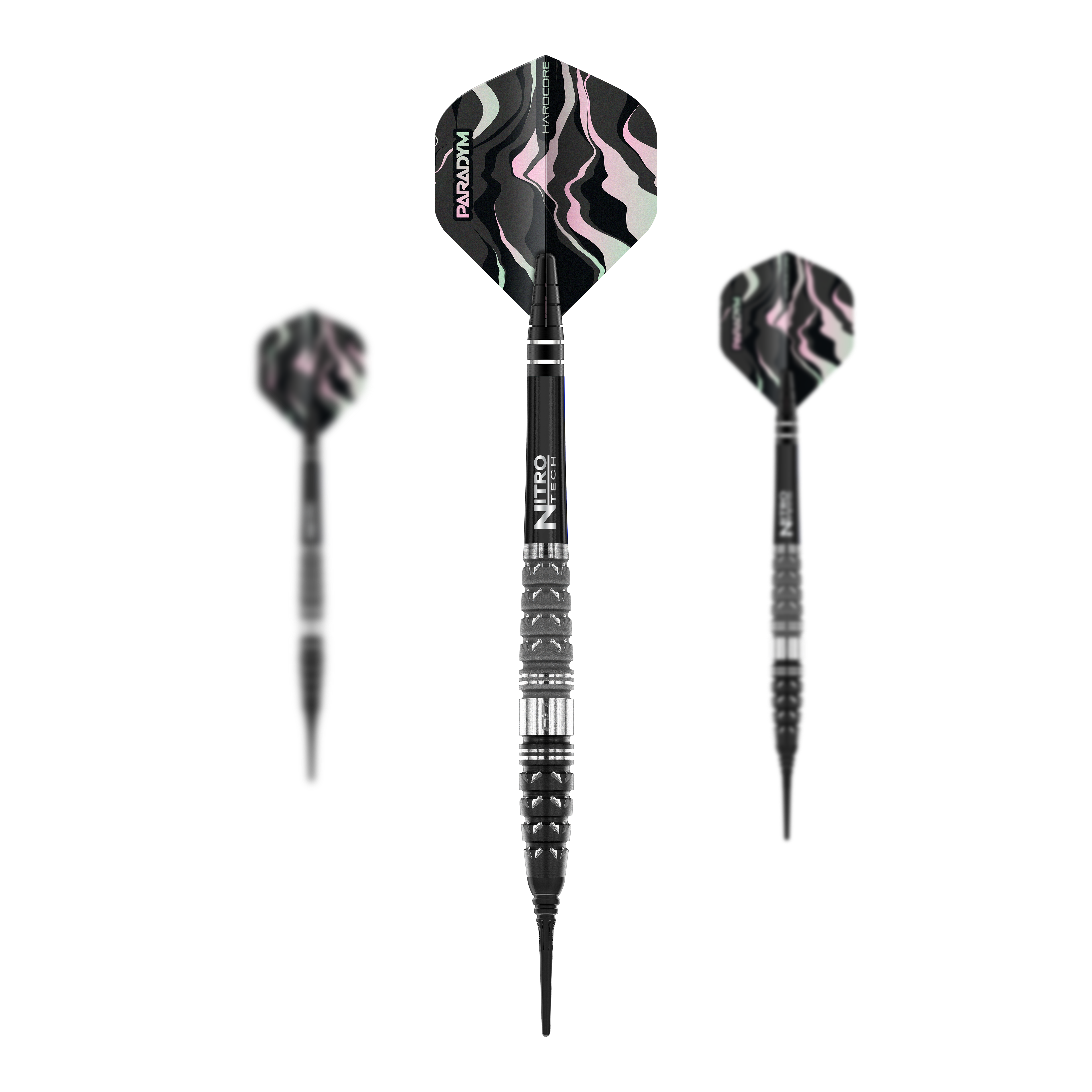 Freccette morbide Red Dragon Paradym Torpedo - 20 g Das Bild zeigt drei Softdarts des Modells "Red Dragon Paradym Torpedo - 20g". Die Darts haben schwarze, silberne und gemusterte Flights mit einem modernen Design.