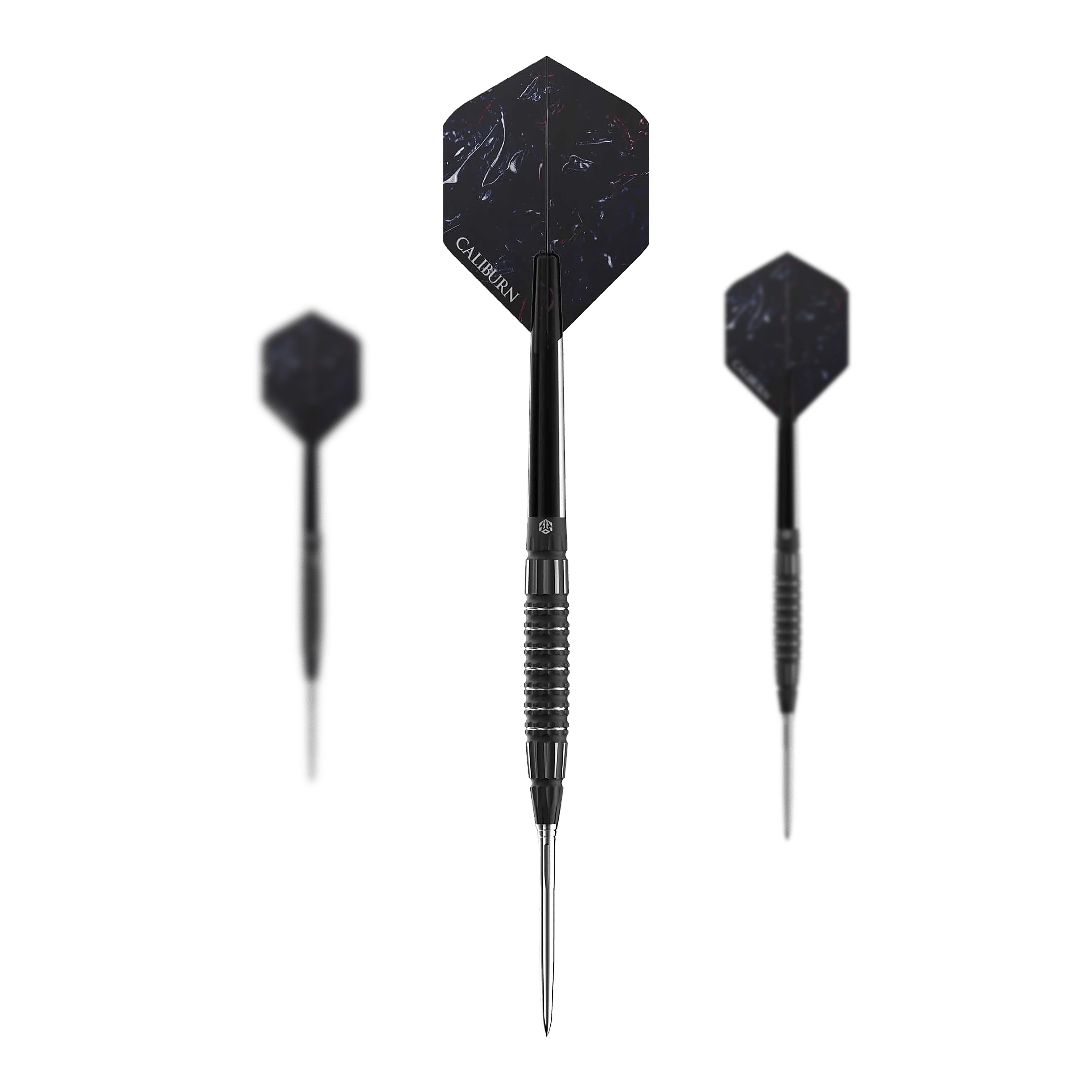 Freccette in acciaio Caliburn Sword S3 - 23 g Das Bild zeigt drei Steeldarts des Modells "Caliburn Sword S3" mit einem Gewicht von 23g. Die Darts haben ein schwarzes Design mit silbernen Spitzen und dunklen Flights.