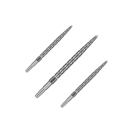 Punte per freccette Target Swiss Diamond Pro Silver Points Auf dem Bild sind drei silberne Dartspitzen mit einem rautenförmigen Muster zu sehen. Sie liegen parallel nebeneinander auf einem grünen Hintergrund.
