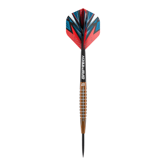Freccette in acciaio al tungsteno GOAT Quarterback V1 Das Bild zeigt einen GOAT Quarterback V1 Tungsten Steeldart mit auffälligen roten und blauen Flights. Der Dart hat einen geriffelten, bronzefarbenen Schaft und eine schwarze Spitze.