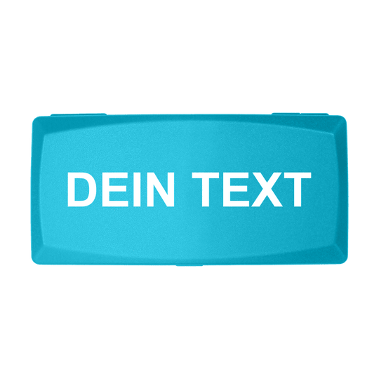 Scatola in ABS con stampa personalizzata Die Abbildung zeigt eine himmelblaue Box mit der Aufschrift "DEIN TEXT" in weißer Schrift. Die Box hat eine rechteckige Form und einen schlichten, modernen Look.