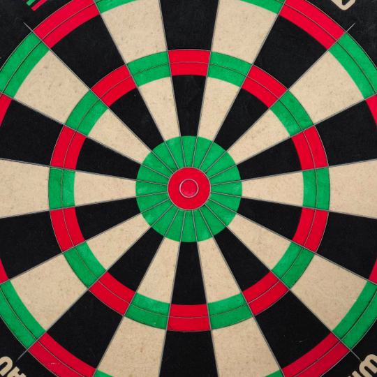 Bersaglio per freccette in acciaio equalizzatore Winmau Dieses Bild stellt das Winmau Equalizer Steeldartboard dar. Das Steeldartboard eignet sich für präzises Dartspielen.