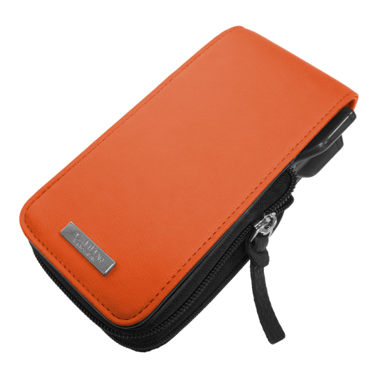 Custodia per freccette Cameo Garment 2.5 Das Bild zeigt ein orangefarbenes Etui mit Reißverschluss. Es ist vermutlich für das Aufbewahren von Darts oder Dartzubehör gedacht.