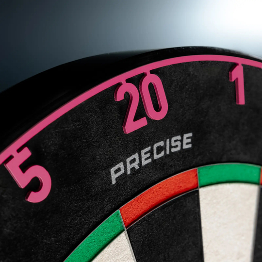Bersaglio per freccette in acciaio Precise 180 Endorphine con anello numerato - Cyber Pink Zu sehen ist das Precise 180 Endorphine Steeldartboard mit Nummernring in der Farbe Cyber Pink. Dieses Board bietet präzises Werfen und modernes Design.