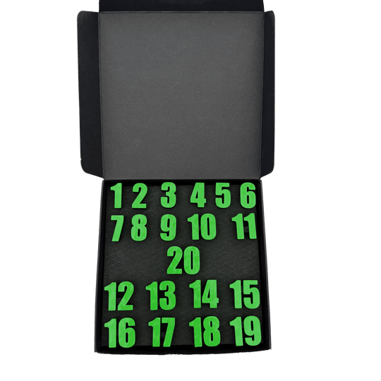 Anelli numerati per freccette McDart / Anello numerato classico Eine klassische grüne Box wird präsentiert. Der Kasten ist einfach und hebt sich mit seiner Farbe hervor.