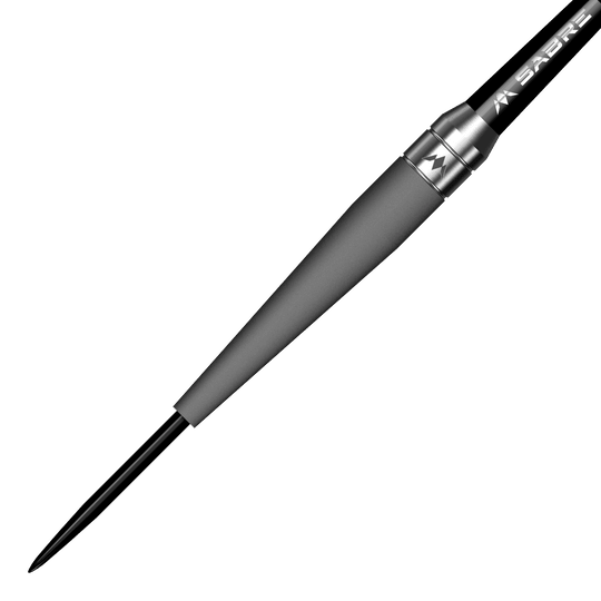 Freccette in acciaio della Missione Saturn Titan Das Bild zeigt einen Mission Saturn Titan Steeldart. Der Dartpfeil hat eine schlanke, metallische Spitze und einen matten Schaft.