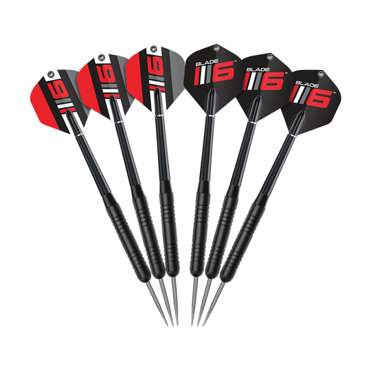 Winmau Blade 6 Triple Core Set con PDC Surround e 2 set di freccette Abgebildet ist das Winmau Blade 6 Triple Core Set mit PDC Surround und 2 Sets Darts. Das Set enthält eine professionelle Dartscheibe mit Umrandung und zwei Dart-Sets.