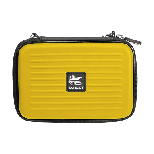 125857_Target_Takoma_XL_Dartwallet_Gelb_1 Das Bild zeigt ein gelbes Dart-Etui mit dem Namen "Target Takoma XL Dartwallet". In der Mitte befindet sich ein schwarzes Logo mit weißem Schriftzug und Motiv.
