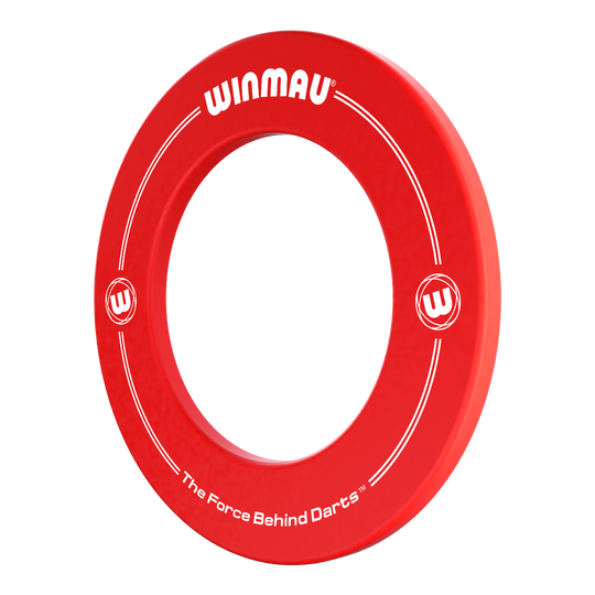 Winmau Dartboard Surround Auf dem Bild ist ein roter Dartboard-Surround von Winmau zu sehen. Darauf steht der Schriftzug „The Force Behind Darts“ sowie das Winmau-Logo.