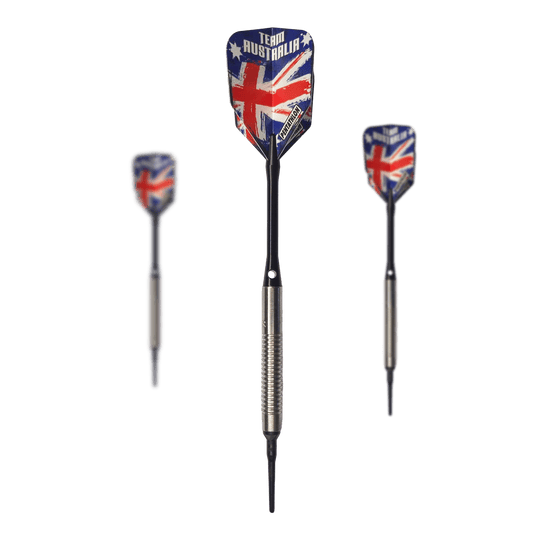 Freccette morbide McDart 85 Tungsten V8 - 18,5 g Auf dem Bild sind drei Softdarts des Modells "McDart 85er Tungsten V8" mit einem Gewicht von 18,5g zu sehen. Die Flights zeigen das Design der australischen Flagge mit der Aufschrift "Team Australia".