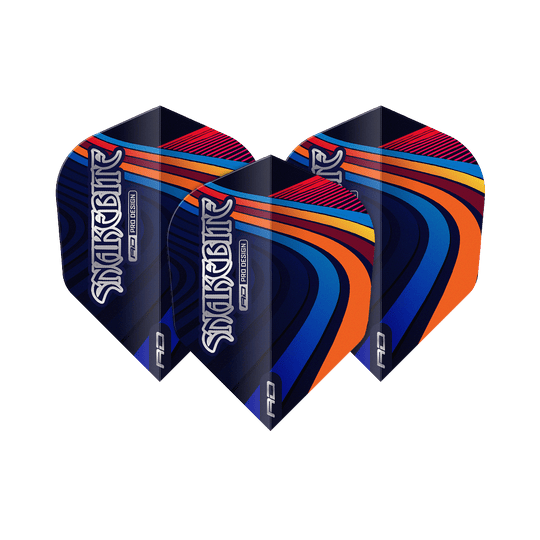 Das Bild zeigt drei bunte Dart-Flights mit dem Schriftzug "Snakebite". Die Flights haben ein auffälliges Muster in Blau, Orange, Rot und Gelb.