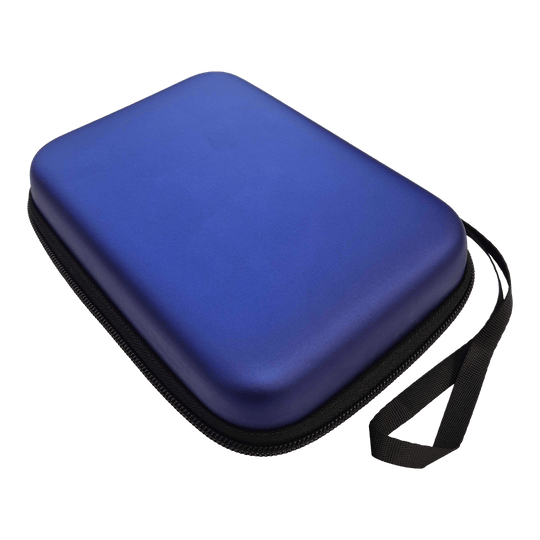 Custodia per freccette McDart System-4 Das Bild zeigt ein blaues Dartcase in metallischer Optik. Es handelt sich wahrscheinlich um das Modell DC02 von McDart.
