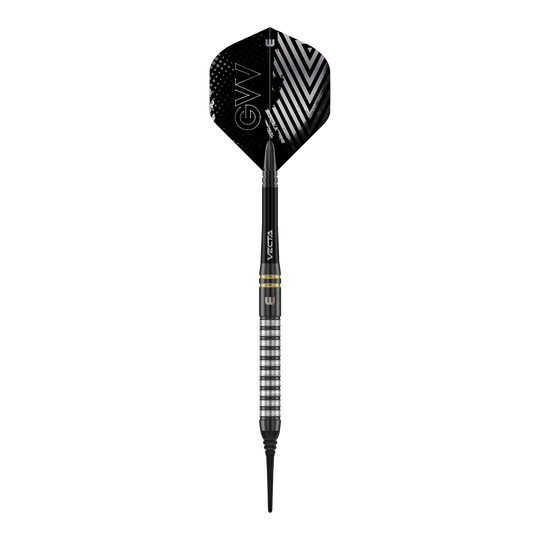 Winmau Gian Van Veen TS freccette morbide - 18g Winmau Gian Van Veen TS Softdarts mit 18g werden aus der Nähe gezeigt. Ein einzelner Dartpfeil liegt im Fokus des Bildes.