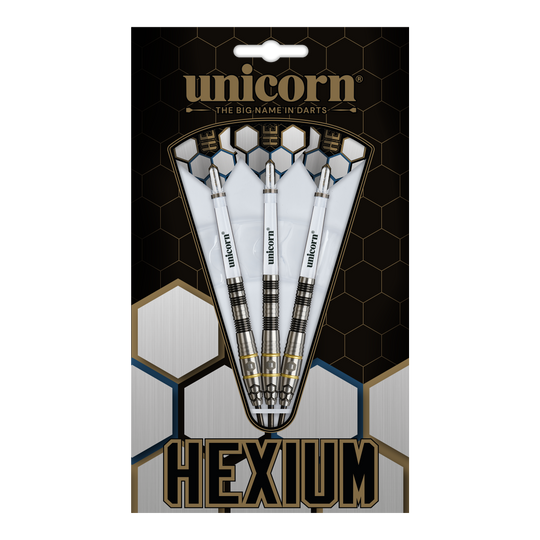 Freccette in acciaio Unicorn Hexium Style 01 nere e oro Unicorn Hexium Style 01 Black & Gold Steeldarts sind auf diesem Bild abgebildet. Die Abbildung zeigt die schwarzen und goldenen Steeldarts in Nahaufnahme.