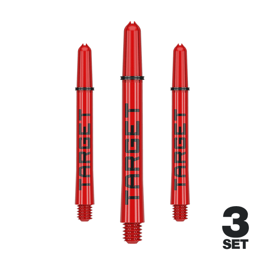 Aste Target Pro Grip TAG - 3 set - Rosso Das Bild zeigt drei rote Dartschäfte mit der Aufschrift "TARGET". Unten rechts steht "3 SET", was auf ein Set mit drei Stück hinweist.