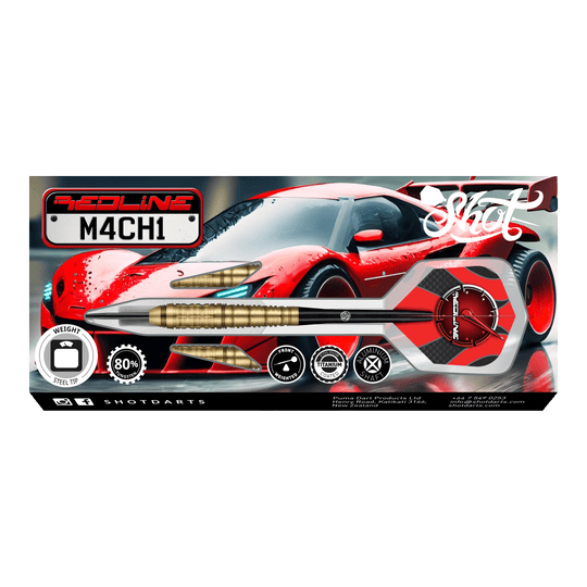 Freccette in acciaio Shot Redline Mach 1 Das Bild zeigt die Verpackung der "Shot Redline Mach 1 Steeldarts" vor einem roten Sportwagen. Auf der Verpackung sind die Darts sowie verschiedene Produktsymbole und das Logo gut sichtbar abgebildet.
