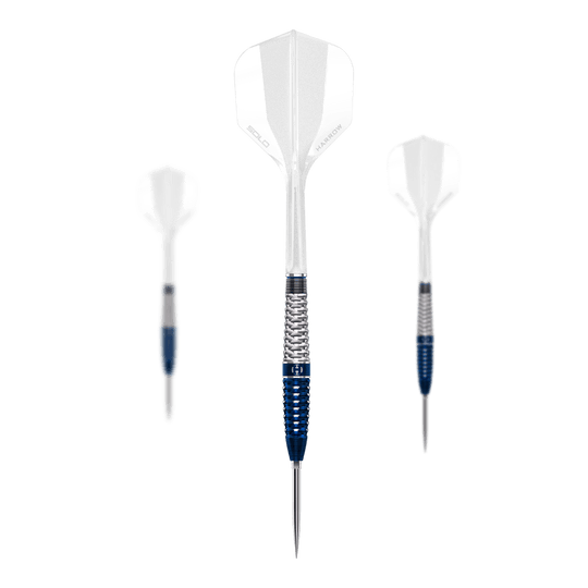 Dargestellt ist ein Set der Harrows GEO Torpedo Quick Point Steeldarts. Das Set enthält mehrere Darts für den Gebrauch.