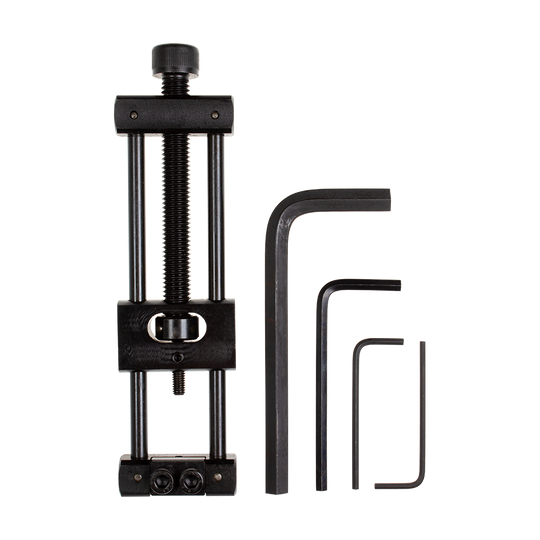 Designa Dart Repointer Black Pro Edition - Cambia punta Zu sehen ist der Designa Dart Repointer Black Pro Edition - Spitzenwechsler. Das Gerät ermöglicht das Austauschen von Spitzen an Darts.