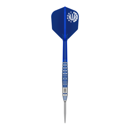 Auf dem Bild ist ein Steeldart der Marke Target Japan Toru Suzuki Sereno GEN1 Swiss Point mit 21g Gewicht zu sehen. Der Dart hat eine blaue Flight und einen silber-blauen Schaft mit feinen Rillen.