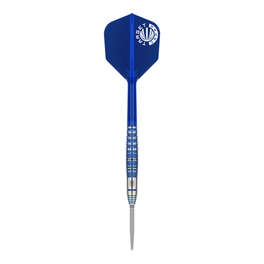 Target Japan Toru Suzuki Sereno GEN1 Swiss Point Steeldarts - 21 g Auf dem Bild ist ein Steeldart der Marke Target Japan Toru Suzuki Sereno GEN1 Swiss Point mit 21g Gewicht zu sehen. Der Dart hat eine blaue Flight und einen silber-blauen Schaft mit feinen Rillen.