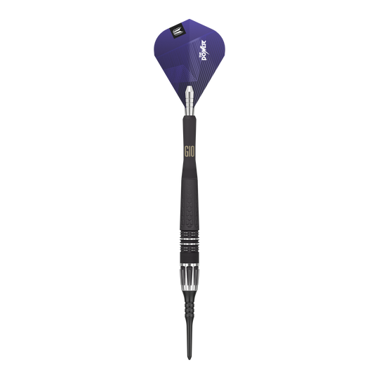 Freccette morbide Target Phil Taylor Power 9Five GEN10 Das Bild zeigt einen modernen Softdartpfeil mit einem schwarzen und silbernen Schaft. Die Dartflügel sind lila und tragen die Aufschrift "Power".