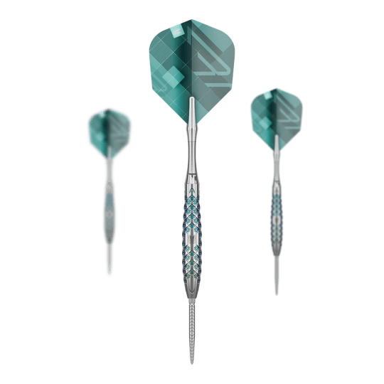 Freccette in acciaio Target Rove 02 Swiss Point Das Bild zeigt drei Steeldarts des Modells "Target Rove 02 Swiss Point". Die Darts haben silberne Barrels mit blauen Akzenten und grüne Flights mit geometrischem Muster.