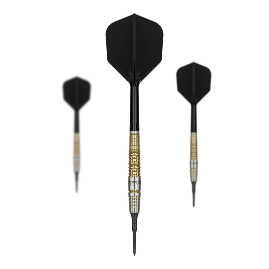 Freccette morbide Target Japan Black Marque Warrior - 18,5 g Das Bild zeigt drei Softdarts des Produkts "Target Japan Black Marque Warrior" mit einem Gewicht von 18,5 g. Die Darts haben schwarze Flights und gold-silberne Barrels.