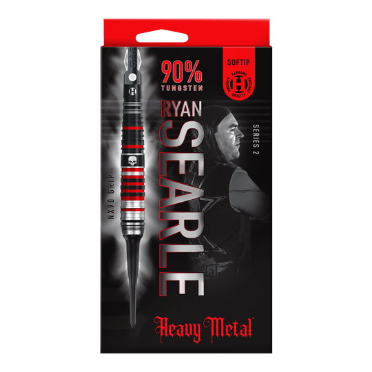 Freccette morbide Ryan Searle Heavy Metal Series 2 di Harrow Auf dem Bild ist die Verpackung der "Harrows Ryan Searle Heavy Metal Series 2 Softdarts" zu sehen. Die Packung ist überwiegend schwarz mit roten Akzenten und zeigt einen Dartpfeil sowie das Bild eines Spielers.