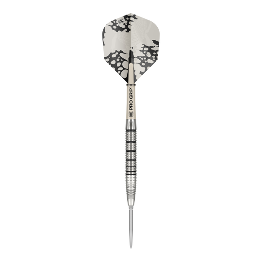 Freccette in acciaio Target EXO SP02 Swiss Point Das Bild zeigt einen Target EXO SP02 Swiss Point Steeldart. Der Dartpfeil hat ein silbernes Griffstück mit schwarzen Rillen und eine schwarz-weiße Flight.