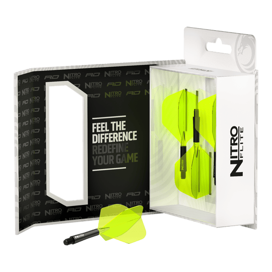 Red Dragon Nitroflite - Asta Nera Gialla N.2 Voli Das Bild zeigt das Produkt "Red Dragon Nitroflite - Black Shaft Yellow No2 Flights" in seiner Verpackung. Die Dartflights sind gelb und haben schwarze Schäfte.