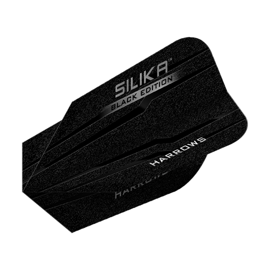 Alette sottili Harrows Silika Black Edition Das Bild zeigt die Harrows Silika Black-Edition Slim Flights. Sie sind schlank, schwarz und haben silberne Schriftzüge mit den Wörtern "Silika", "Black Edition" und "Harrows".