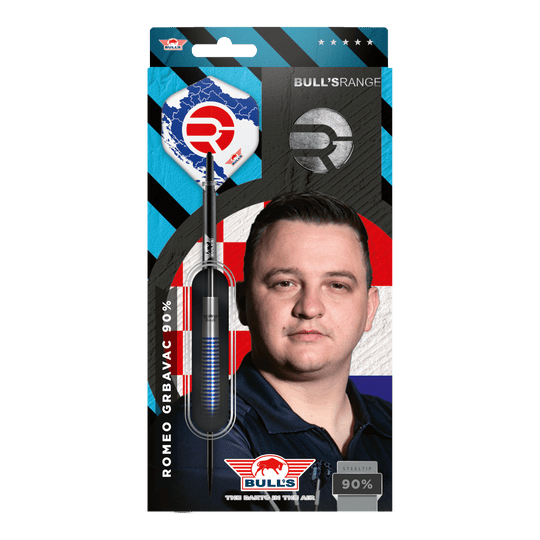 Bulls NL Romeo Grbavac freccette in acciaio - 23 g Das Bild zeigt die Verpackung der "Bulls NL Romeo Grbavac Steeldarts - 23g". Auf der Verpackung ist ein Dartpfeil sowie ein Porträt von Romeo Grbavac zu sehen.