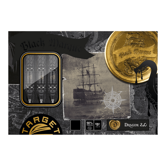Target Japan Black Marque Dragon GEN2 Swiss Point Steel Darts Das Bild zeigt die Verpackung der "Target Japan Black Marque Dragon GEN2 Swiss Point Steeldarts". Auf der Verpackung sind ein Schiff, ein goldener Münze und drei Darts sichtbar.