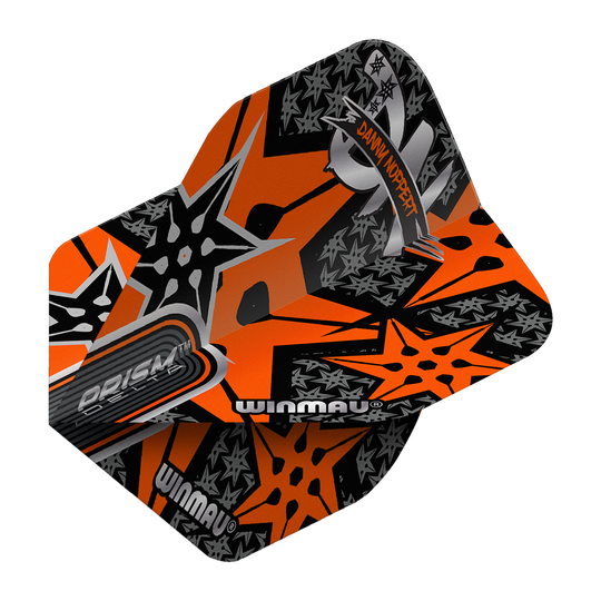 Voli standard Winmau Prism Delta Danny Noppert Orange Signature No2 Das Bild zeigt ein Winmau Prism Delta Danny Noppert Orange Signature No2 Standard Flight. Das Flight hat ein auffälliges Design in Orange mit schwarzen und silbernen Sternen und dem Namen "Danny Noppert".