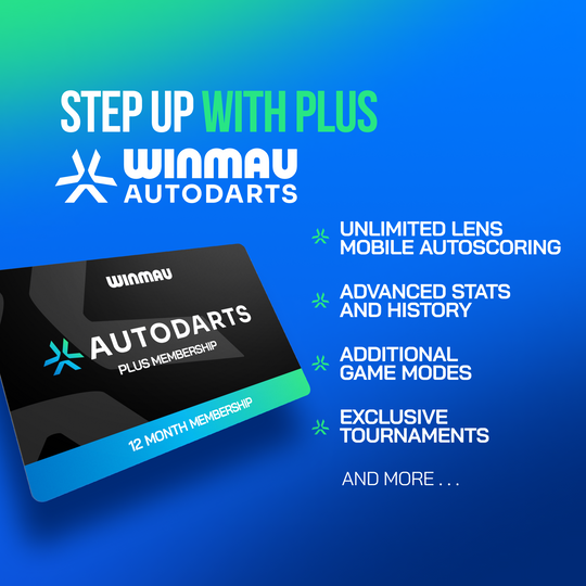 Pacchetto Winmau Autodarts con supporto per dispositivo e abbonamento di 12 mesi. Das Produktbild zeigt das Winmau Device Stand & 12 Monate Membership Bundle. Es kombiniert einen Dart-Geräteständer mit einem Mitgliedschaftspaket für zwölf Monate.