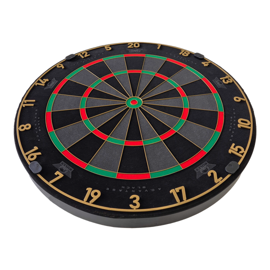 Bersaglio per freccette in acciaio Bulls NL Advantage Black Edition Dieses Foto stellt das BullsNL Advantage Black Edition Steeldartboard dar. Es ist ein weiteres Bild dieses Dartboards.