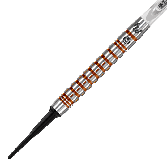 Freccette morbide Luke Woodhouse Series 2 di Harrow - 18 g Das Bild zeigt einen Harrows Luke Woodhouse Series 2 Softdart mit einem Gewicht von 18g. Der Dart hat einen silbernen Griff mit auffälligen orangefarbenen Ringen und einer schwarzen Kunststoffspitze.