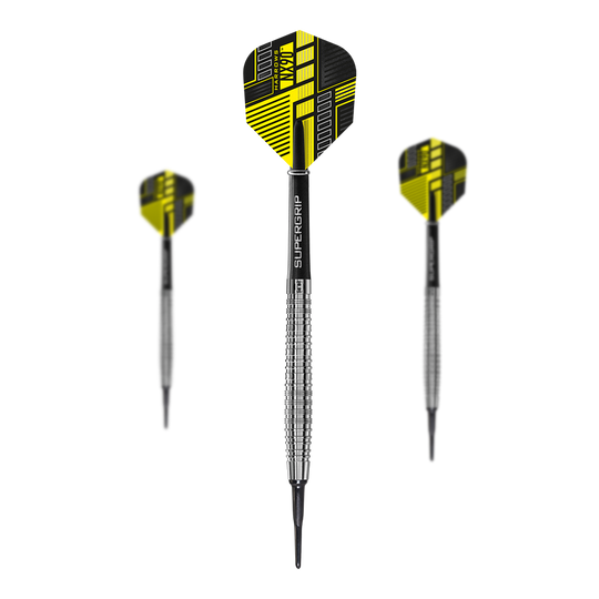 Freccette morbide Harrows NX90 Das Bild zeigt drei Harrows NX90 Softdarts mit schwarz-gelben Flights und silbernen Griffen. Die Dartpfeile haben eine moderne, auffällige Optik und sind auf grünem Hintergrund dargestellt.