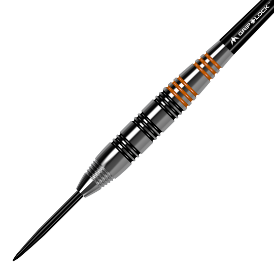 Freccette Mission Javan in ottone e acciaio - 22 g Das Bild zeigt einen Mission Javan Brass Steeldart mit einem Gewicht von 22 Gramm. Der Dart hat silberne und schwarze Rillen sowie einige orangefarbene Ringe am Griff.