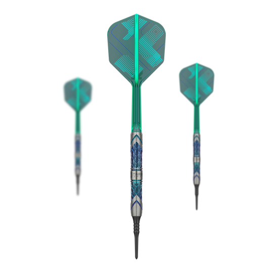 Target Japan Kaze Series Ceros 03 Freccette morbide - 19 g Das Bild zeigt drei Softdarts aus der Target Japan Kaze Series Ceros 03, 19g. Die Darts haben auffällige grün-blaue Flights und einen silbernen, gemusterten Barrel.