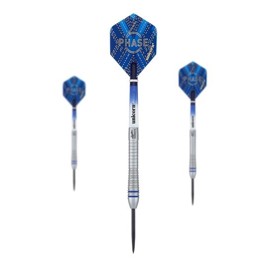 Gary Anderson, campione del mondo di Unicorn Phase 6 Steeldarts Das Bild zeigt drei Steeldarts des Modells „Unicorn Phase 6 World Champion Gary Anderson“. Die Darts haben blaue Flights mit dem Schriftzug „Phase 6“ und silberne, gerillte Barrels.