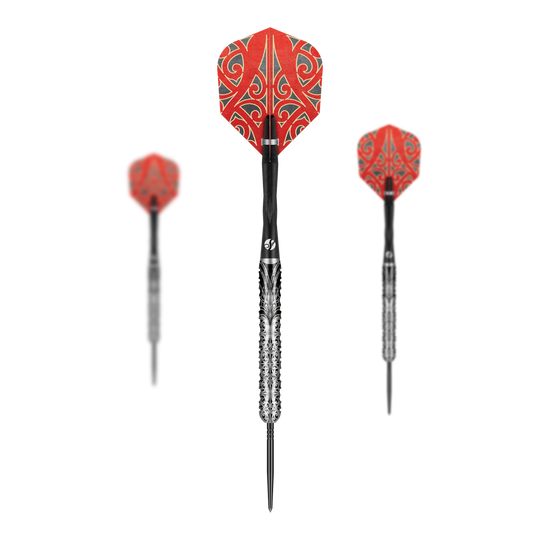 Das Produktfoto zeigt mehrere Shot Warrior Taiaha TurboPoints Steeldarts. Die Darts sind detailliert gestaltet.