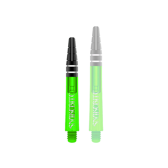 C644_Red_Dragon_Nitrotech_Peter_Wright_Green_Shafts_36mm_1EPiksVHSbEuak Auf dem Bild sind zwei grüne Dartshafts der Marke Red Dragon Nitrotech Peter Wright zu sehen. Die Shafts haben schwarze Spitzen und sind mit dem Schriftzug "Snakebite" bedruckt.