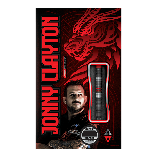 Freccette morbide Red Dragon Jonny Clayton Hiraeth - 20 g Die Abbildung zeigt die Verpackung der „Red Dragon Jonny Clayton Hiraeth Softdarts - 20g“. Auf der Vorderseite sind der Dart, ein Porträt von Jonny Clayton und ein roter Drachen als Design-Element zu sehen.