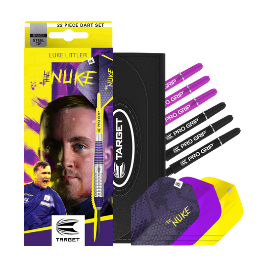 Freccette Target Luke Littler in ottone e acciaio - 22 g Das Bild zeigt das Produkt "Target Luke Littler Brass Steeldarts - 22g" mit buntem Verpackungsdesign. Im Set sind verschiedene Dartflights, Schäfte und eine praktische Aufbewahrungstasche enthalten.