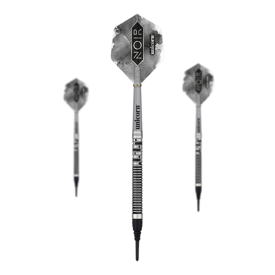 Unicorn Noir Gary Anderson Fase 5 Freccette Morbide Das Bild zeigt drei Softdarts der Marke „Unicorn Noir Gary Anderson Phase 5“. Die Darts haben ein elegantes, silber-schwarzes Design mit dem Schriftzug „NOIR“ auf den Flights.