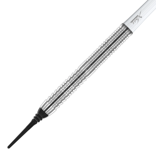 Red Dragon Seren 1 Freccette morbide pure - 20 g Das Bild zeigt einen Red Dragon Seren 1 Pure Softdart mit einem Gewicht von 20 Gramm. Der Dartpfeil hat ein silberfarbenes, geriffeltes Metallgehäuse und eine schwarze Softspitze.